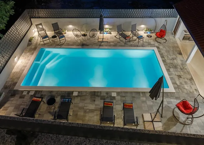 Ellena Guest house 3*