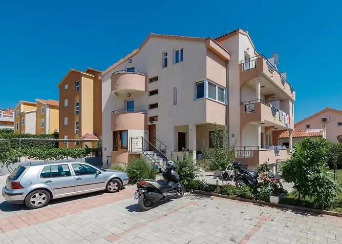 Guest house Ellena 3*