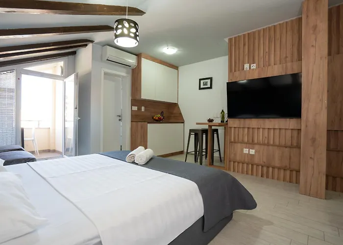 Guest house Ellena 3*