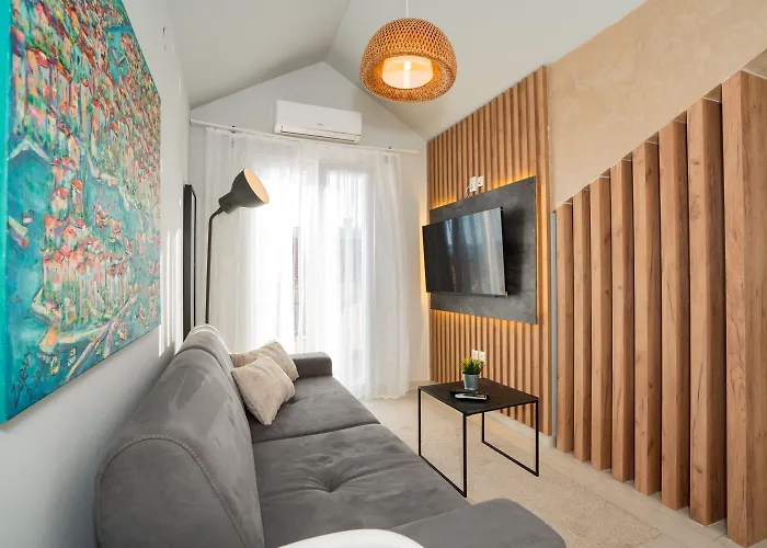 Ellena Guest house 3*