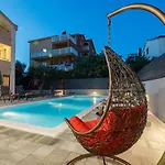 Ellena Guest house 3*
