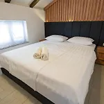 Ellena 3* Задар