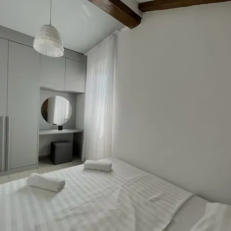 Ellena ゲストハウス 3*