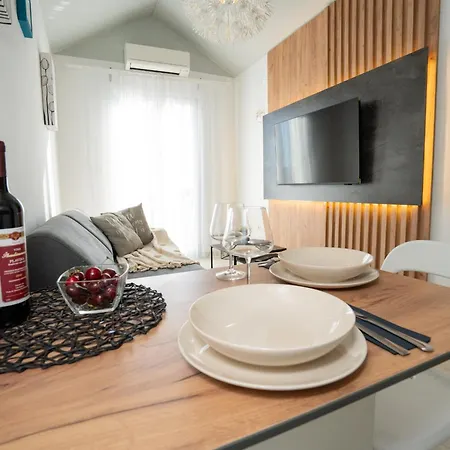 Ellena ゲストハウス 3*