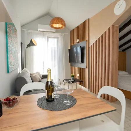 Ellena ゲストハウス 3*