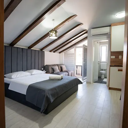 ゲストハウス Ellena