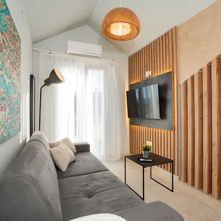 Ellena ゲストハウス 3*